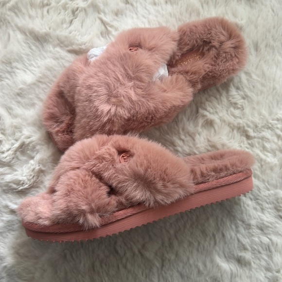 Michael Kors Lala Fuzzy Slippers - Picture 2 of 4